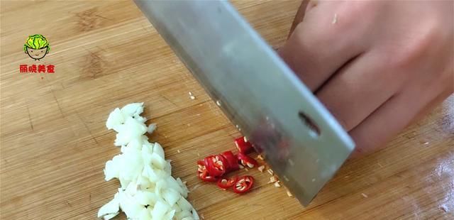  家常|最近网红豆角家常做法火了，3斤都不够吃，不炒也不炖比吃肉还香