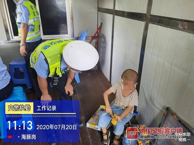  钦州|钦州一女子违法载客被查，把3岁娃丢在车流中，急骑而去……
