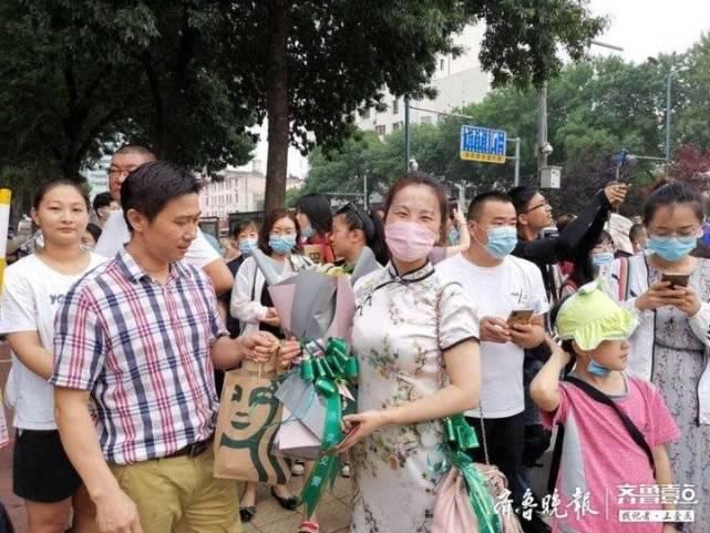  考生|壹起见证新高考｜高考结束，考生没啥感觉，家长却激动哭了