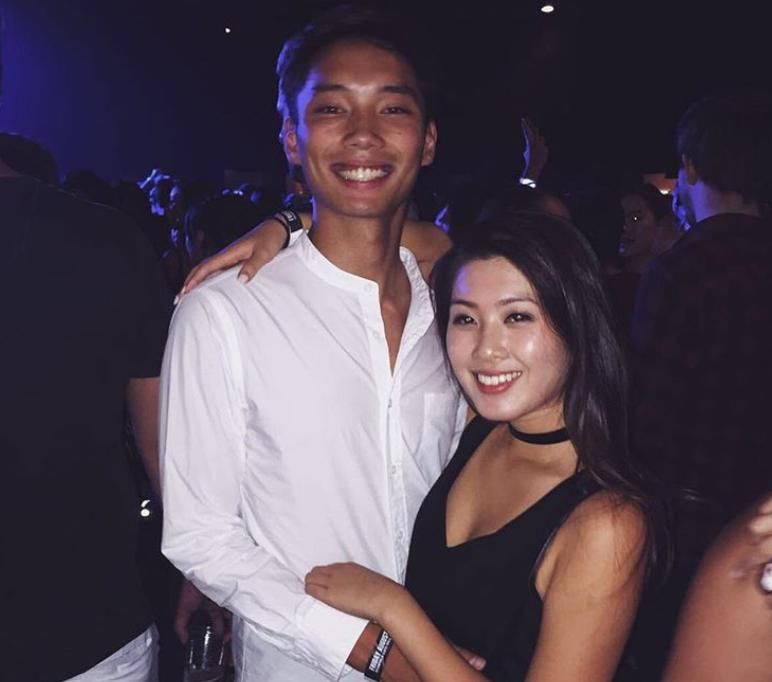  女友|苗侨伟26岁儿子与女友秀恩爱，身材健硕长相不及爸，长居国外生活