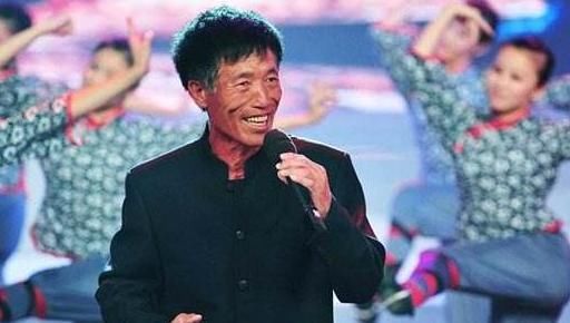  父母|当年上春晚的57岁农民歌手，拒绝商演回乡继续当农民，如今怎么样