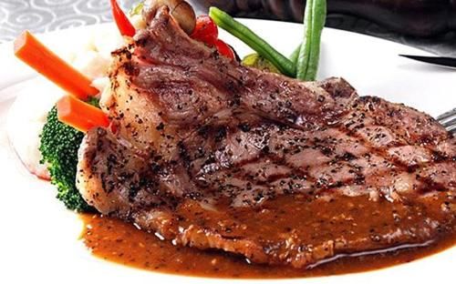 尊贵身份|去西餐厅吃牛排,别光说几分熟,多说一句话,牛排大一圈!