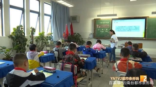 喜欢|“把我所学的、我的爱好传给喜欢的学生”陡普鲁小学里的拳击教练