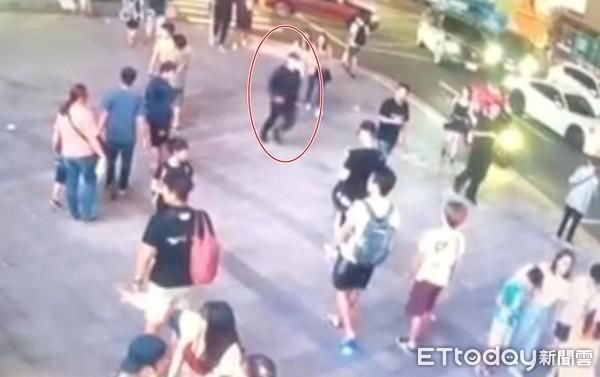 邱女|我会好好活着对吧 20岁妹要泼粪哥自首 警察：她被掌握行踪