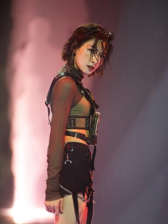  排名倒数第|乘风破浪的姐姐五公曝新瓜？孟佳阿朵复活晋级，宁静生气喊解散吧