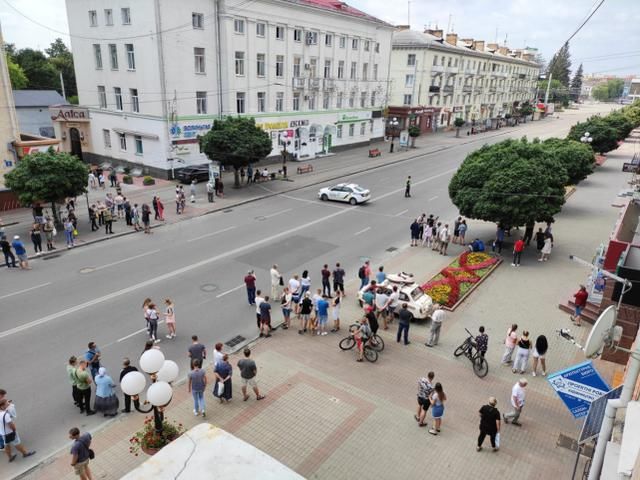  乌克兰|惊魂12小时！乌克兰犯罪小说作家劫持公交车，就为让总统推荐一部电影？