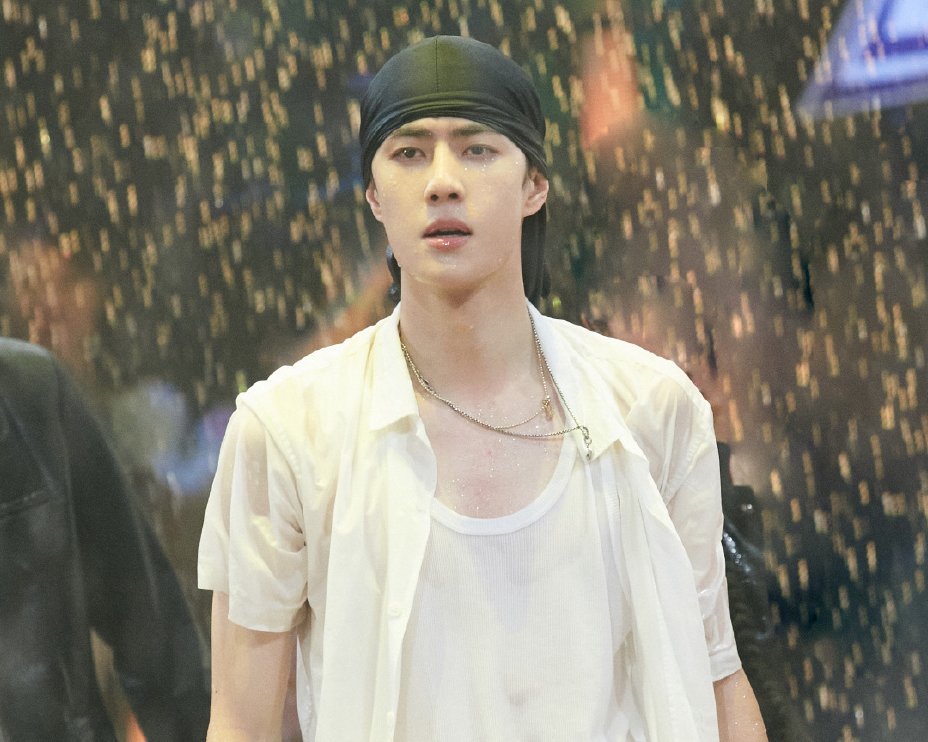  兴起|《街舞3》彩排，王一博上蹿下跳玩得兴起，摆pose暴露腿毛