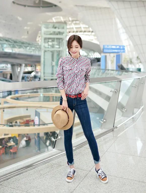 孙允珠|美人图鉴孙允珠:樱桃红杂色几何图案百变衬衫