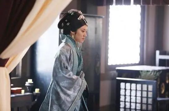  嫁入|26岁获得影后，北影校花，却遭大23岁导演抛弃，今嫁入豪门成赢家