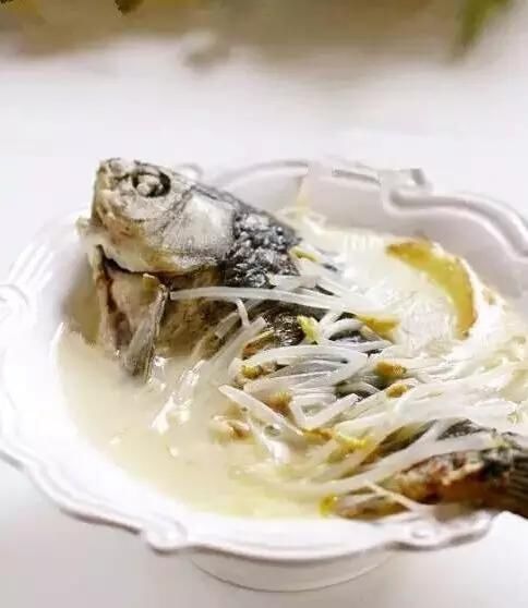  美味|酸菜，牛肉，蕨菜，鲫鱼汤的做法送你啦，好吃美味，值得一做