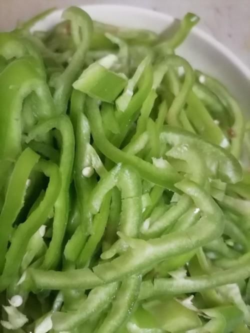 停不下|下饭菜,青椒豆豉炒瘦肉,搭配豆豉,齿齿生香好吃的停不下筷子