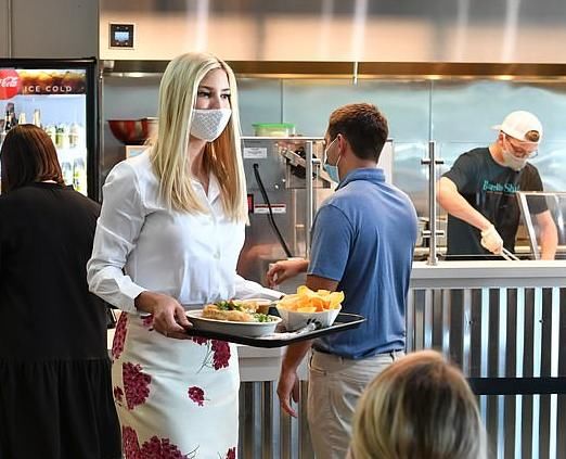 伊万|暗骂拜登是民主党边缘,伊万卡为特朗普拉票:他是史上最真诚总统