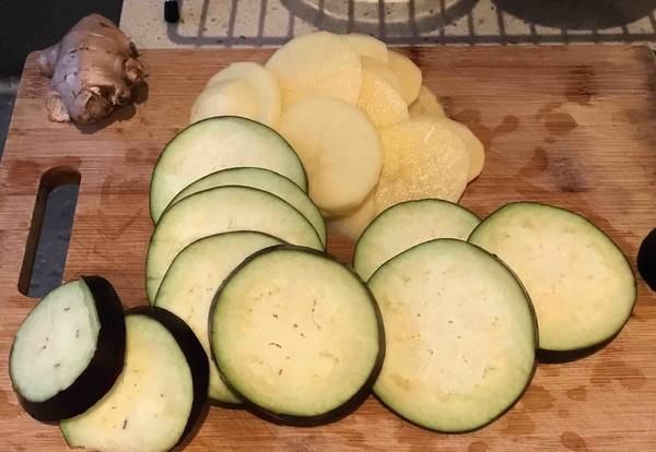  茄子|茄子不要再炒着吃，摇身一变成主食，孩子吃了一碗又一碗