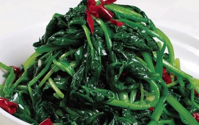  女性|此菜可谓是“补血大王”，女性常吃，可淡化皱纹，肌肤也更细腻