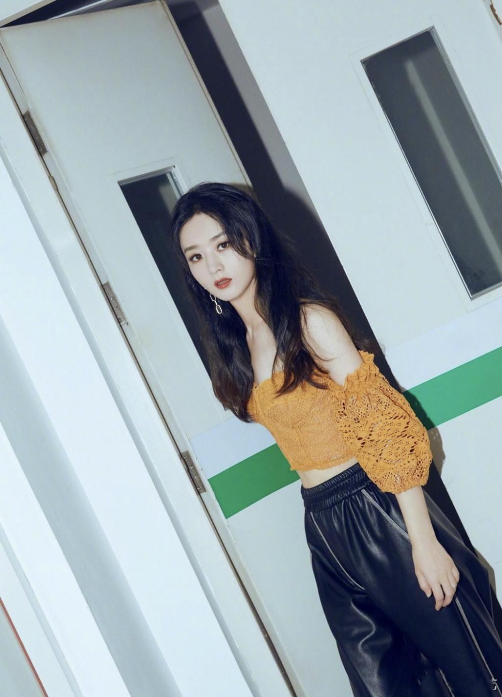  颜值|赵丽颖参加《中餐厅》发布会，生图太抗打，颜值衣品纷纷上线