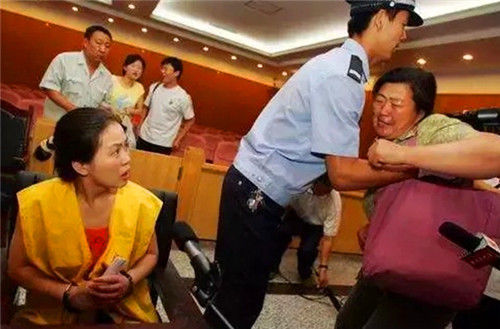  被判|6岁儿子被13岁男孩杀害，母亲始终没等来道歉，动手报复被判13年