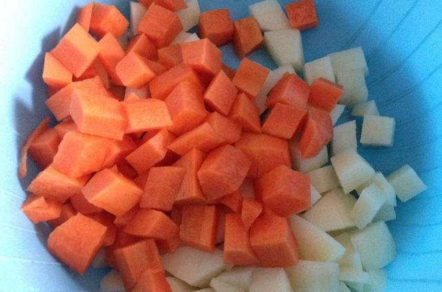 食材|最适合懒人做的什锦焖饭,想吃啥就焖啥,做出来味道直逼煲仔饭