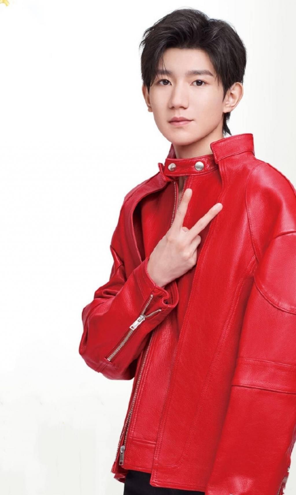  肆意|王源“闪Day”代言广告大片，向阳生长肆意发光