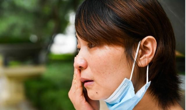  爸爸|因饭晚送了1小时，重病小男孩在病房里被饿哭，爸爸当即发了誓