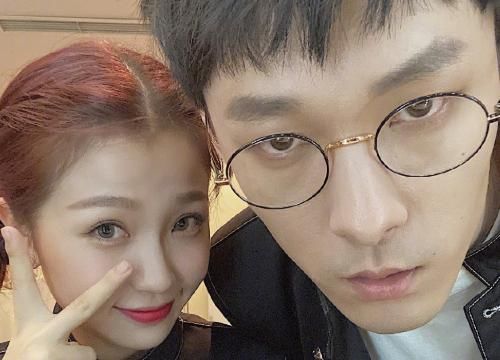  动态|张雨剑跟虞书欣玩五连拍全程表情无变化，看到私下动态，又磕到糖了