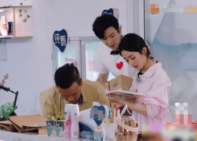  中餐厅|中餐厅迎来最“慷慨”嘉宾，带来一整车东西，店长赵丽颖太满意了