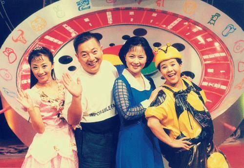  大腕儿|就是喜欢农村生活？央视大腕儿退出主持界，砖房门前吃面条