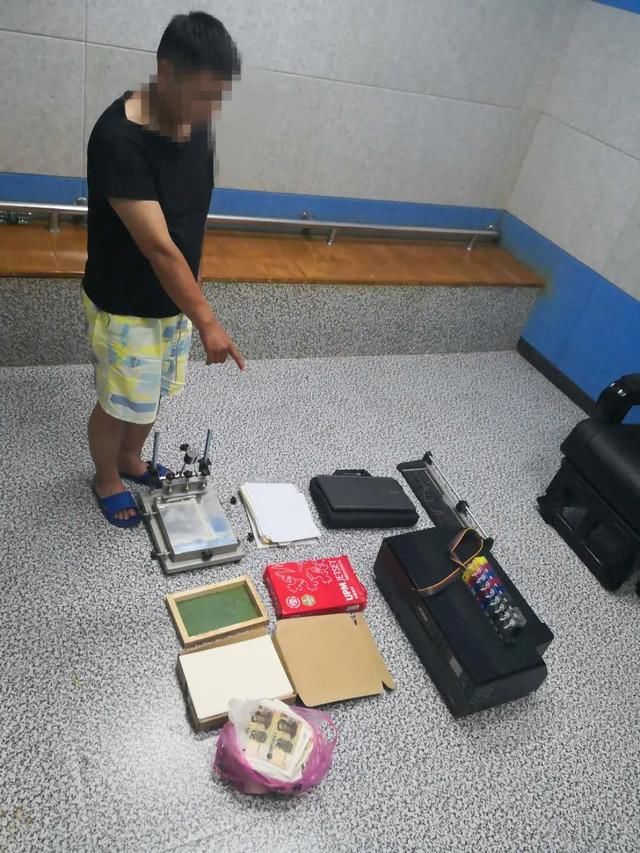 出手|男子因缺钱自修“炼金术”，结果“钱”还没来得及出手就栽了