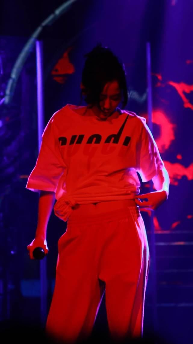  实力|中国新说唱，孟子坤周梓倩被群嘲，实力不够装可爱，张靓颖被骂成最惨导师