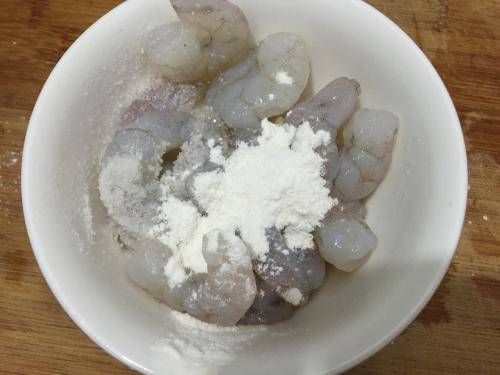  滑蛋虾仁|别再炒鸡蛋了，加点它营养翻倍，金黄嫩滑有食欲，老人孩子都爱吃
