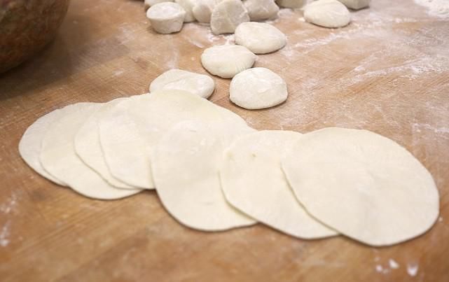 多汁|秋后包饺子，别再吃韭菜馅，这馅的饺子清香多汁，比韭菜爽口多了