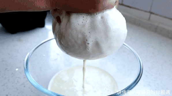 放心|腐竹不用买,1斤黄豆1口锅就能做,豆香浓郁又筋道,家人放心吃