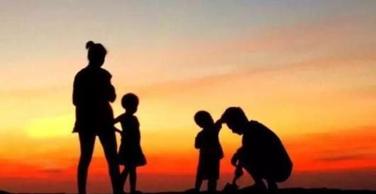 孩子的家庭|生一个孩子和生两个孩子差在哪？20年后差距明显，网友：太现实