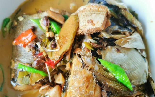  做出来|冷冻鱼直接加水泡就错了，厨师长教你多加这一步，跟活鱼一样鲜嫩