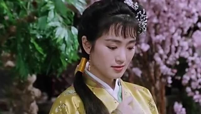  角色|每每谈起秋香这个角色，巩俐都会深表惋惜，你觉她的表演拘谨吗？