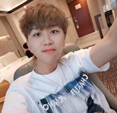  真香|《变形计》中“真香男孩”，6年前脾气火爆不懂事，如今成熟稳重