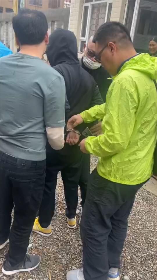 嫌疑人直某|消失的面包车，被偷的酒 浦东公安连夜驱车20小时只为追赃