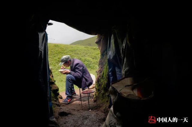  放弃|深山“荒村”留守者：放弃城市生活，放羊种菜为生