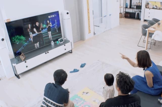  回忆起|郑恺做客王祖蓝家看跑男，回忆起6年前录制细节，李亚男满脸幸福