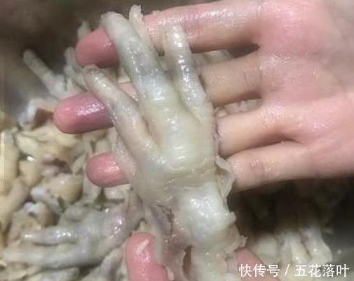 速度|无骨鸡爪是人工啃出来的鸡爪去骨有4种方法,但是它速度最快