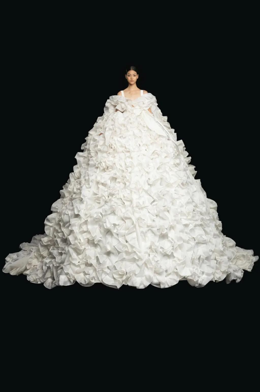  高级|Valentino2020秋冬高级定制，一次人与数码技术的对话