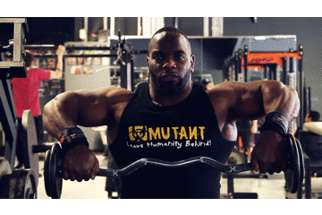  三角肌|别把窄肩怪在基因上，高手靠这些方法把它练宽！