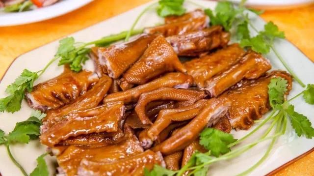  美味的卤水|让舌尖痛快的美味！教你营养好吃的卤水鹅掌，孩子天天嚷着吃不够