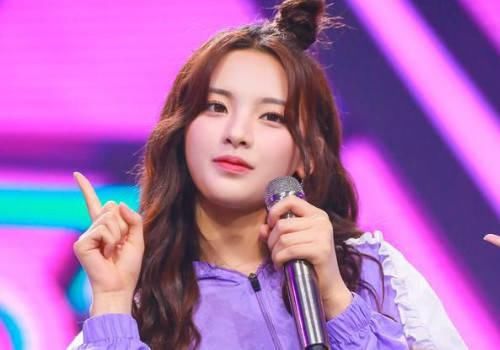  超越|火箭少女出道年龄，孟美岐20，杨超越20，她却只有18岁!