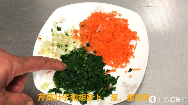 营养|芹菜叶新吃法，加鸡蛋和玉米面，做的早餐饼营养又美味