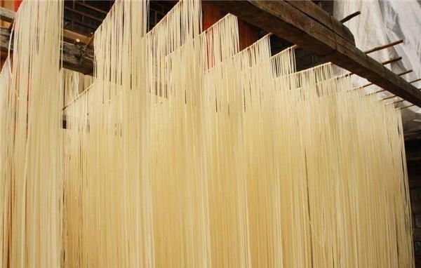 赶快|煮面条时，牢记“这3点”，面条又香又有嚼劲，看后赶快告诉家长