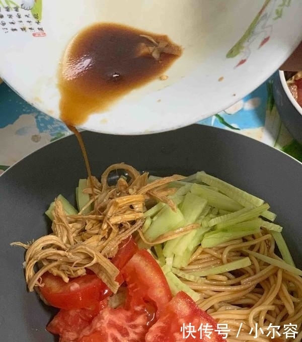 别错过|夏天要多吃面条,教你个懒人做法,一人三碗不够吃!大家别错过!