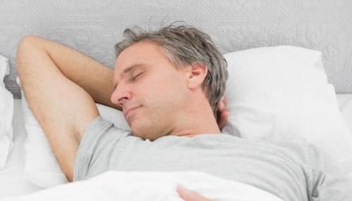 身体|睡觉时,别忽视身体的几个“变化”,早知道早受益,了解下