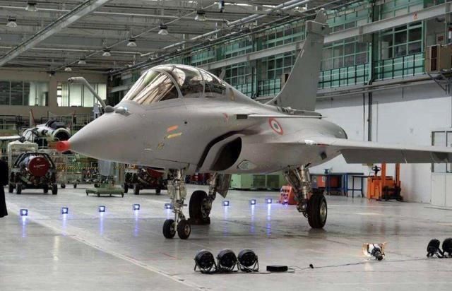  法国|被法国当猴耍，阵风战机刚交付就掉漆，印度2.4亿花的真“值”吗