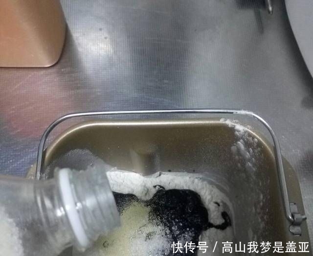 黑芝麻酱|黑芝麻双色馒头,又甜又软,5顿饭还不够!