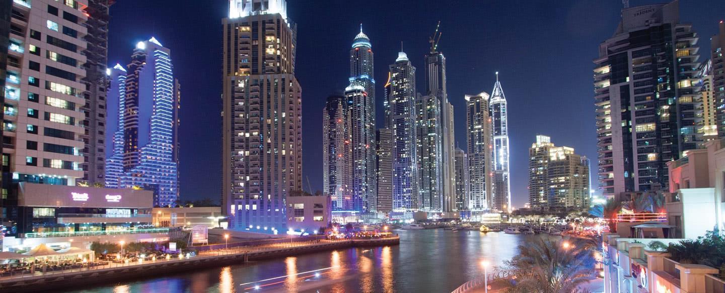 全球|全球第一大人工码头:面积仅4.9平方千米,却被塞进了超200座高楼